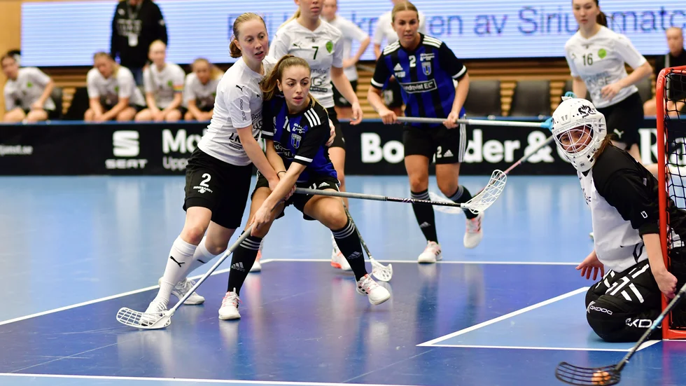 Charlotte Bravo jobbar hårt framför Lunds mål, men dne här gången blev det inget mål. Sirius hade dock inge som helst problem med att vinna. Andra raka segern i SSL.