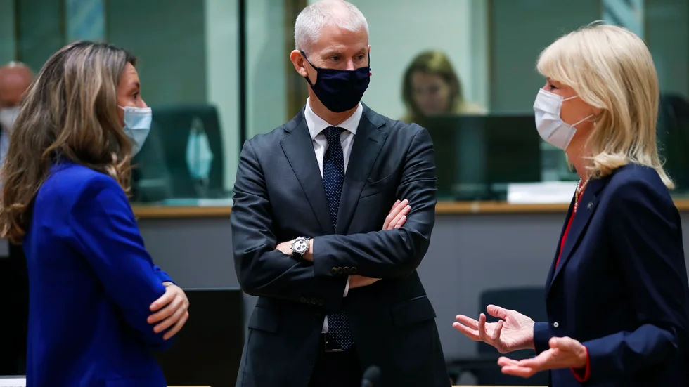 Oenighet råder mellan EU:s handelsministrar om hur handelspolitiken bör formuleras. Här diskuteras frågan av Spaniens Xiana Mendez, Frankrikes Franck Reister och Sveriges Anna Hallberg vid torsdagens ministermöte i Bryssel.