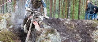 Ett hundratal förare gasar in det nya året på endurobanan: "Roligt avslut på året"