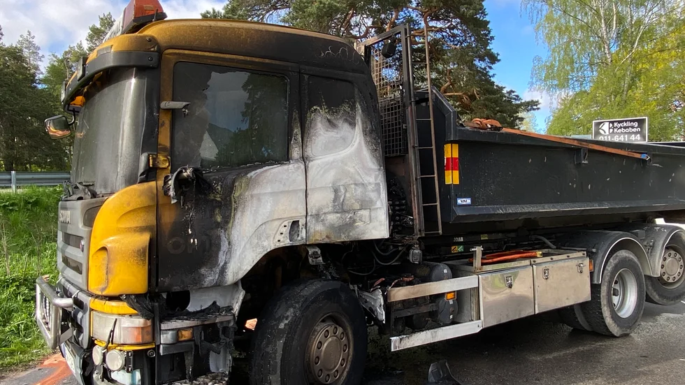 Lastbil brann i Åby.