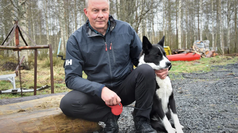 Lars-Gunnar Lundström tillbringar mycket tid tillsammans med hunden Bella, som hänger med på de flesta upptåg.