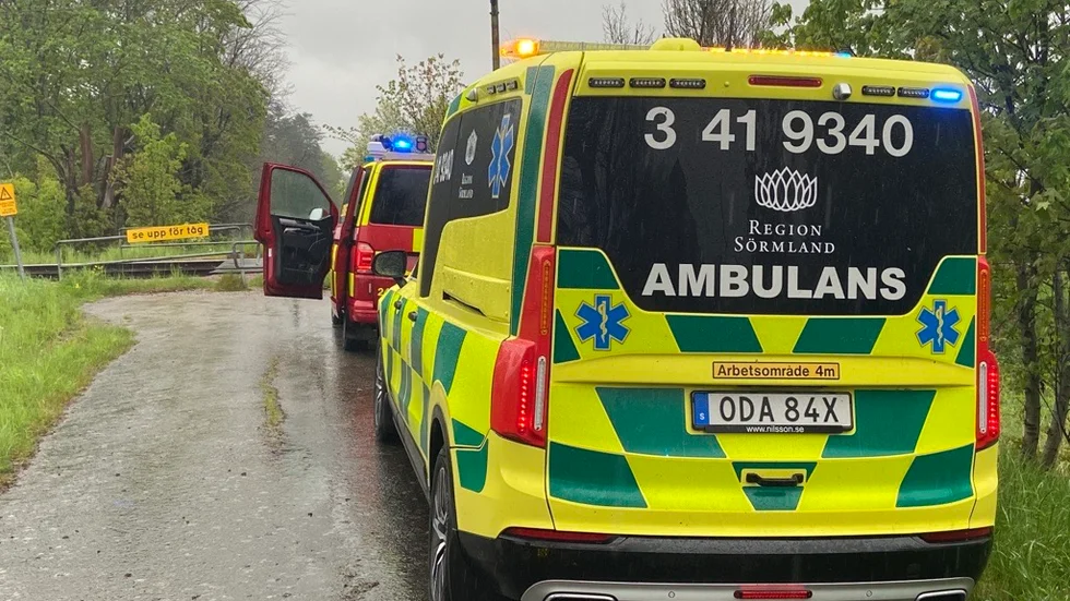 Både räddningstjänst och ambulans ryckte ut på larmet.