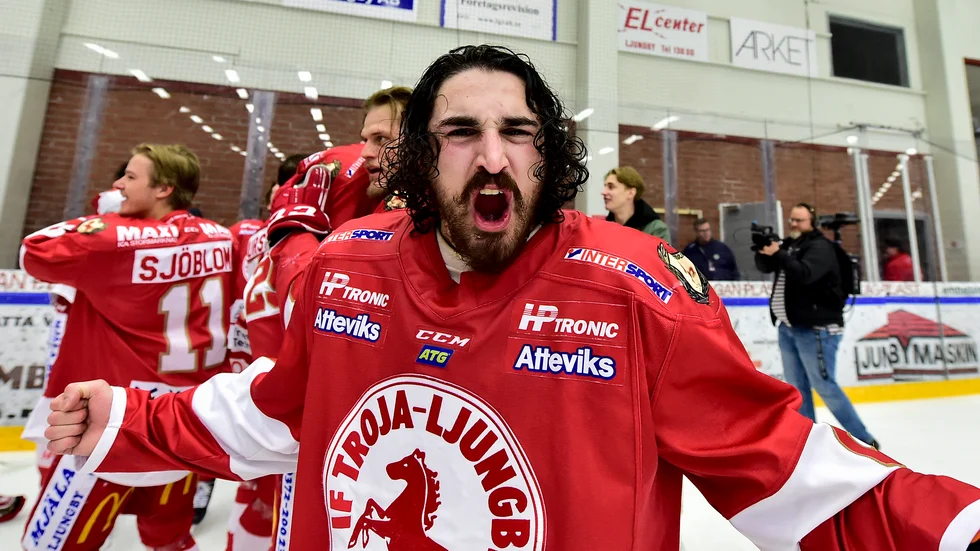Kevin Karlsson fortsätter i Troja.