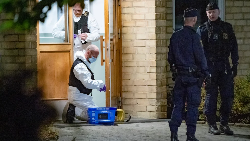 Polis och kriminaltekniker på plats i Svalöv sedan en 25-årig man hittats knivhuggen och svårt skadad. Arkivbild.