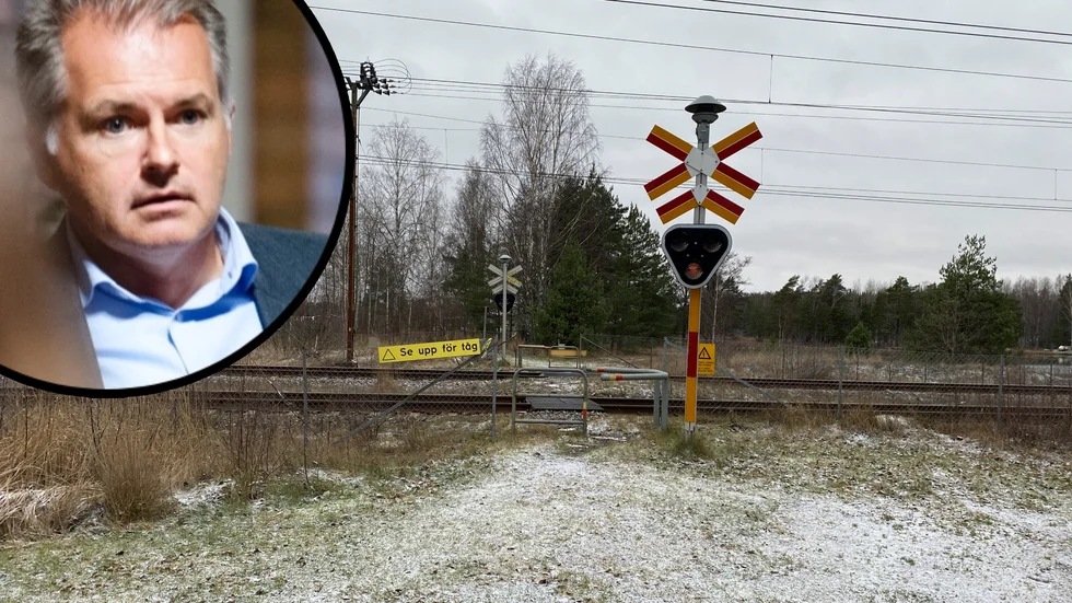 Kammaråklagare Klas Engdahl planerar att nästa vecka väcka åtal mot en av de män som huttit häktade sedan i julas. Mannen misstänks för mord, sedan en död man hittats vid tågspåret i Ändebol.