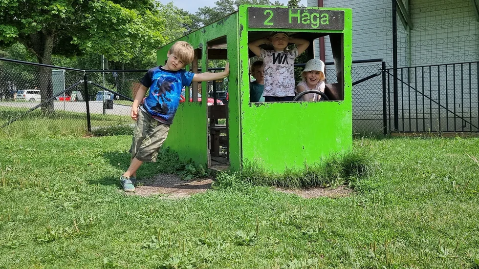 Förskolan Lingonbacken i Hågaby ska starta skolskjuts till och från stan - men det blir i en annan buss än denna. 