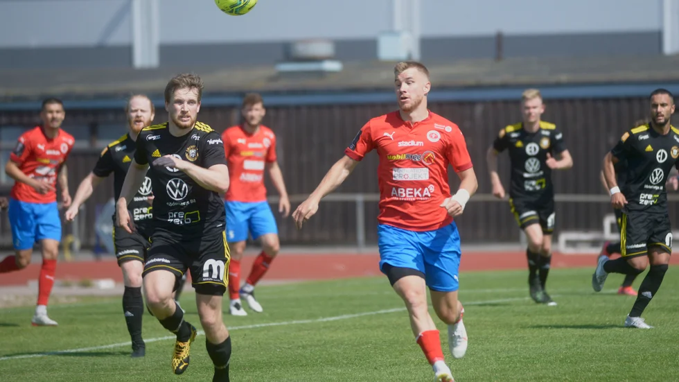 Oscar Karlsson gjorde hattrick senast mot Tyresö. Nu vill han ordna fjärde raka för Bissarna.