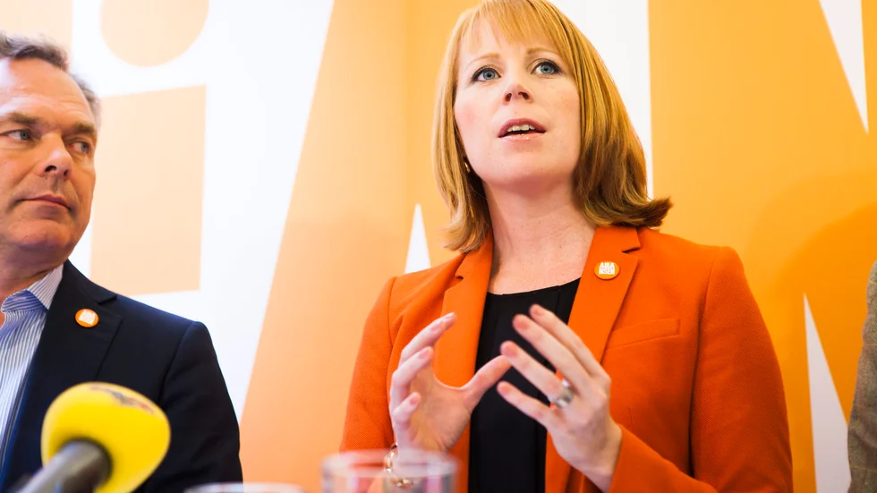 Jan Björklund (L) agerade släpvagn till Annie Lööf (C) i regeringsförhandlingarna och tillsammans släppte de fram en ohållbar regering med en ohållbar Januariöverenskommelse.