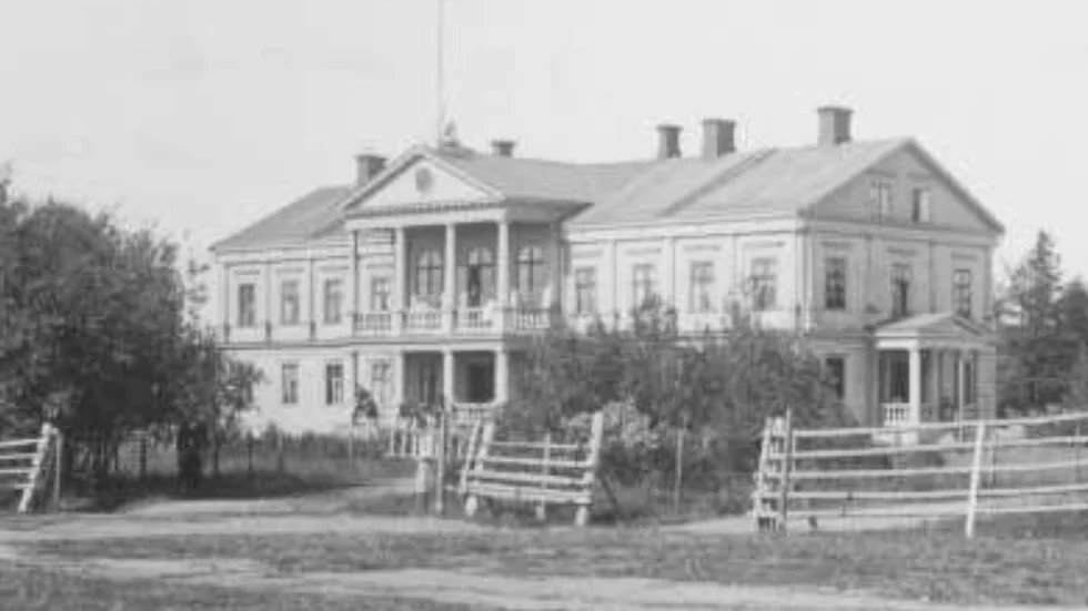 Officerspaviljongen vid Notviken, med 30 rum, uppfördes av en sågverksägare från Bollnäs för en summa av 15 500 kronor och som enligt anbudet skulle stå klar 1883. (Arkivbild)