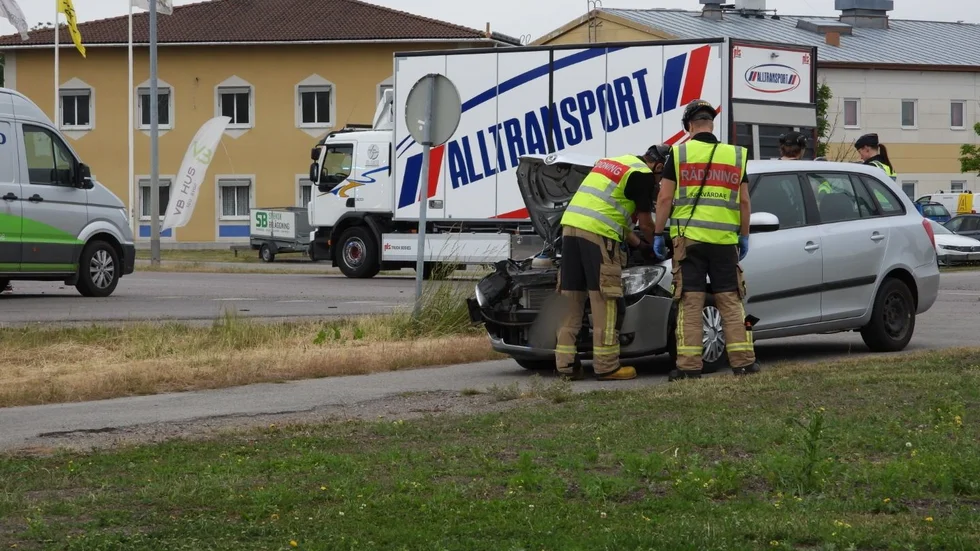 På tisdagen larmades räddninstjänst och polis till en trafikolycka i korsningen mellan Arkösundsvägen och Smedbygatan.