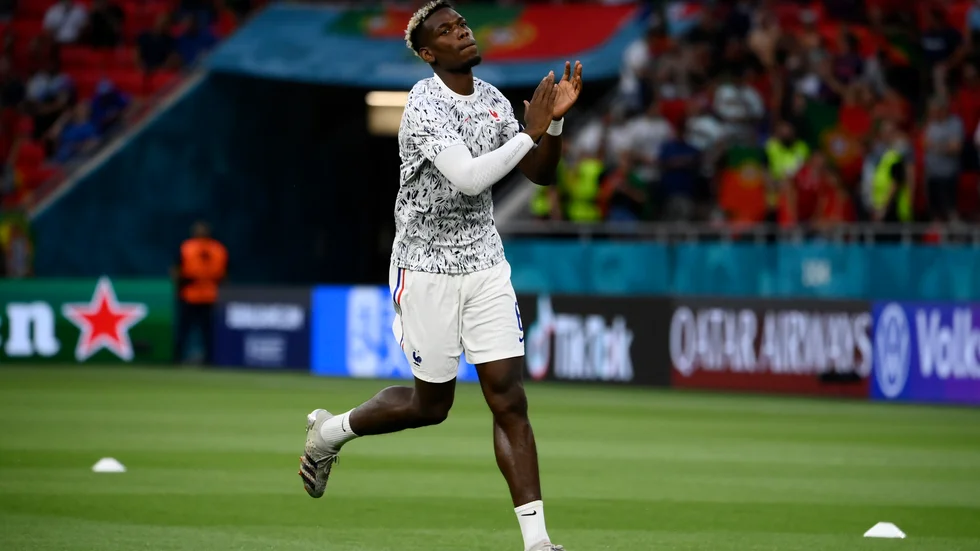 Uefa agerar efter att Paul Pogba förflyttade en ölflaska under en presskonferens. Arkivbild.