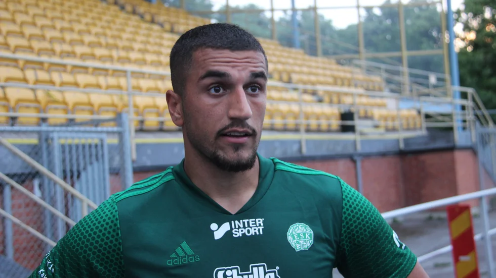Ibat Younis såg med sitt 2-2-mål i den 89:e minuten till att ESK fick poäng på Enavallen mot FC Stockholm.