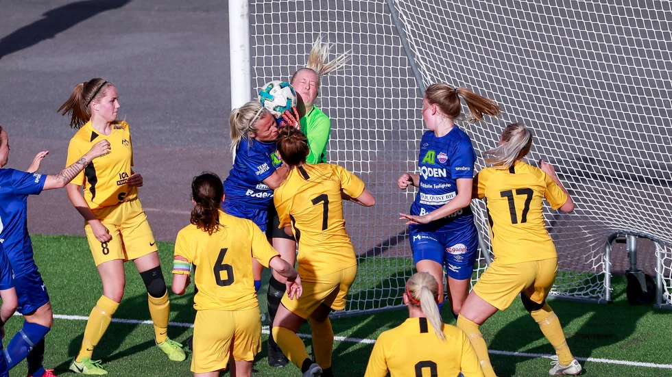 Myckle IK vann premiären i damernas division III. (Bilden är från en tidigare säsong)