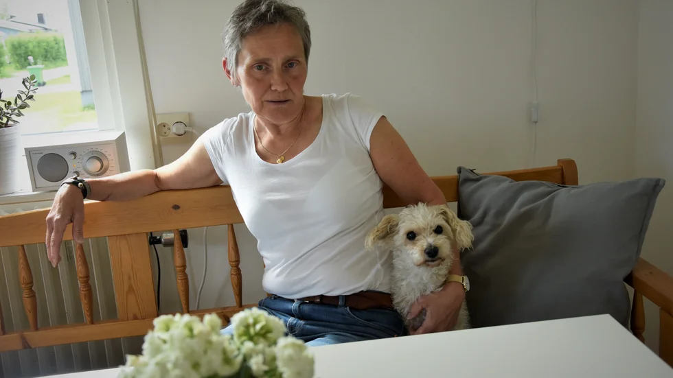 "Det kändes som att det började bli fara för min hälsa" säger undersköterskan Jaana Rundgren Waara om varför hon valde att gå med på överenskommelsen med kommunen.