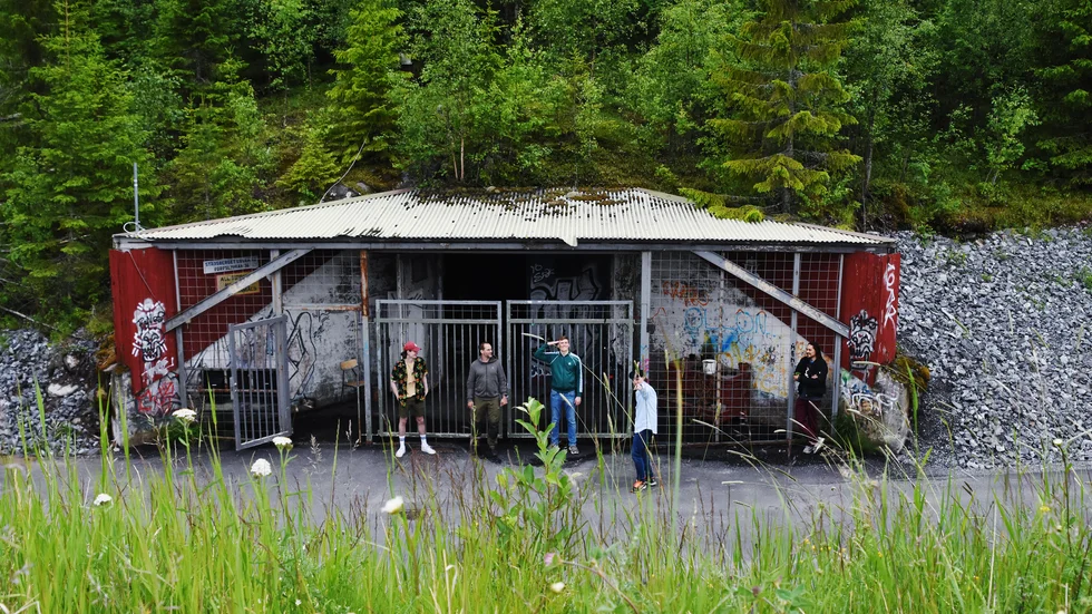 Föreningen Berget har startat verksamhet i Mjölkuddsberget. På bilden syns Nore Strandberg, Josef Esberg, Jonathan Kling, Anton Bjuhr och Mark Lainio.