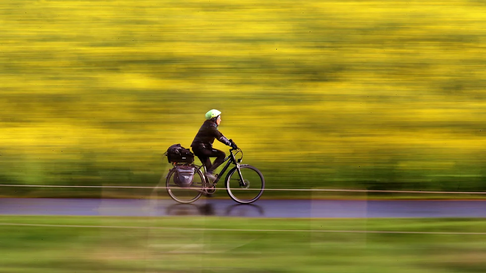 Det är dags att ge cykeln högre status och inte bara betrakta den som ett färdmedel för icke-bilister och krogbesökare, menar insändarskribenten.