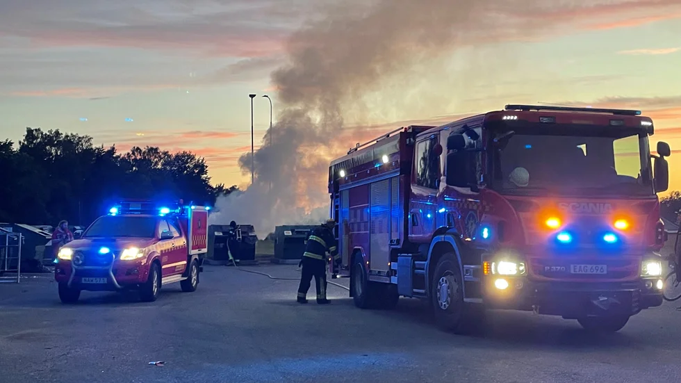 En container med pappersförpackningar på en återvinningsstation vid Ramdalsskolan i Oxelösund brann under söndagskvällen.
