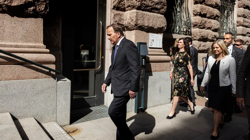 Statsminister Stefan Löfven kliver in i riksdagshuset för ytterligare ett i raden av nederlag.
