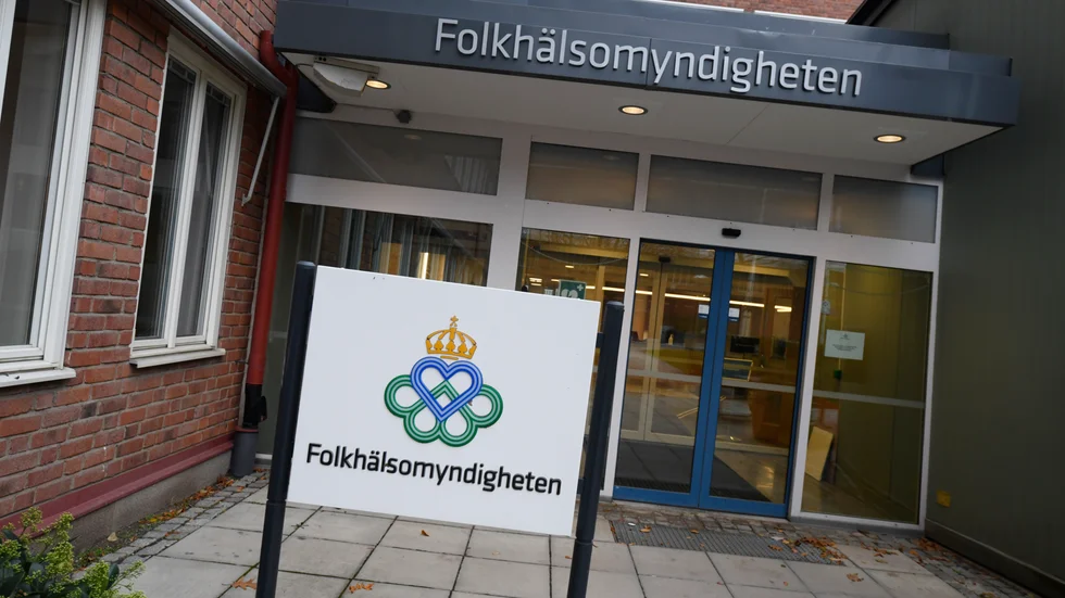 Entrén till Folkhälsomyndigheten i Solna, Stockholm. Arkivbild.