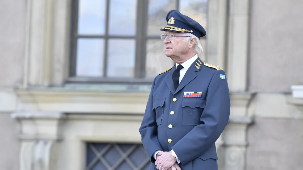 Kung Carl XVI Gustafs ämbete håller politiker i schack.