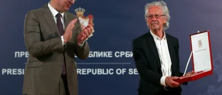 Nobelpristagaren Handke hyllas av Serbien