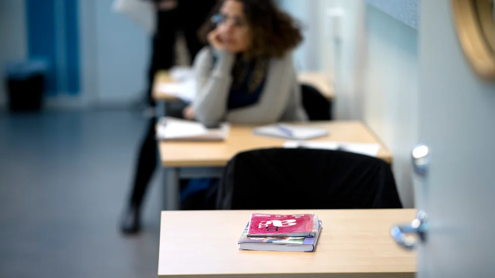 Det är orimligt att de rödgröna betalar ut markant högre summor till sina egna folkhögskolor, mer än det dubbla per studievecka, skriver bland andra Hans-Inge Smetana, gruppledare för Kristdemokraterna i Region Västerbotten.