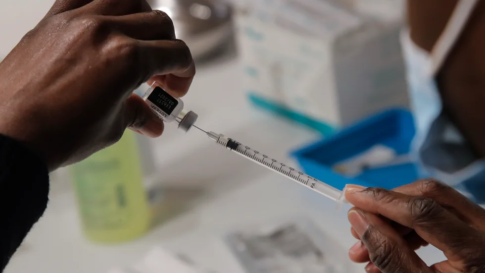 Kvinnan uppges må bra trots att hon fick hela vaccinsprutans innehåll. Arkivbild.