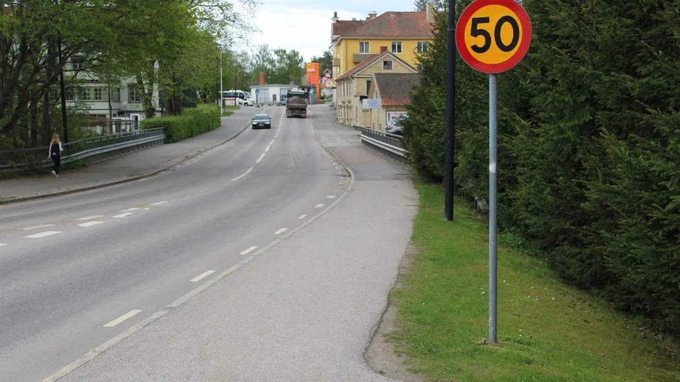 50 ska bli 30 längs Enebygatan enligt ett kommunbeslut. Men Trafikverket har överklagat.