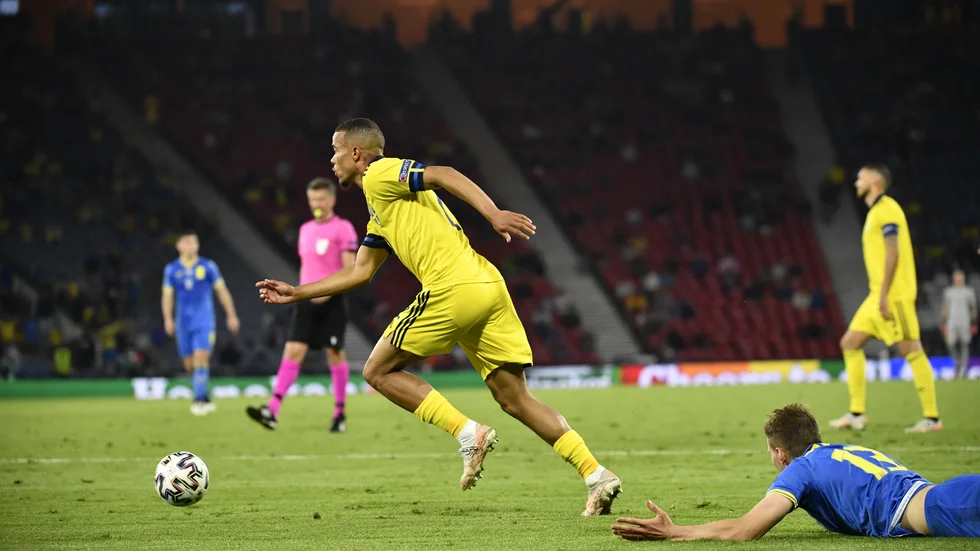 Åttondelsfinalen i fotbolls-EM mellan Sverige och Ukraina. Alla barn ska känna att de kan heja på och bidra till vårt land. 