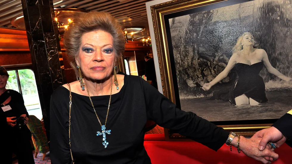 Anita Ekberg salig i åminnelse tog ett berömt bad i en fontän i filmen La Dolce Vita som nu även inspirerar namnsugna bostadsrättsföreningar i Sverige. 