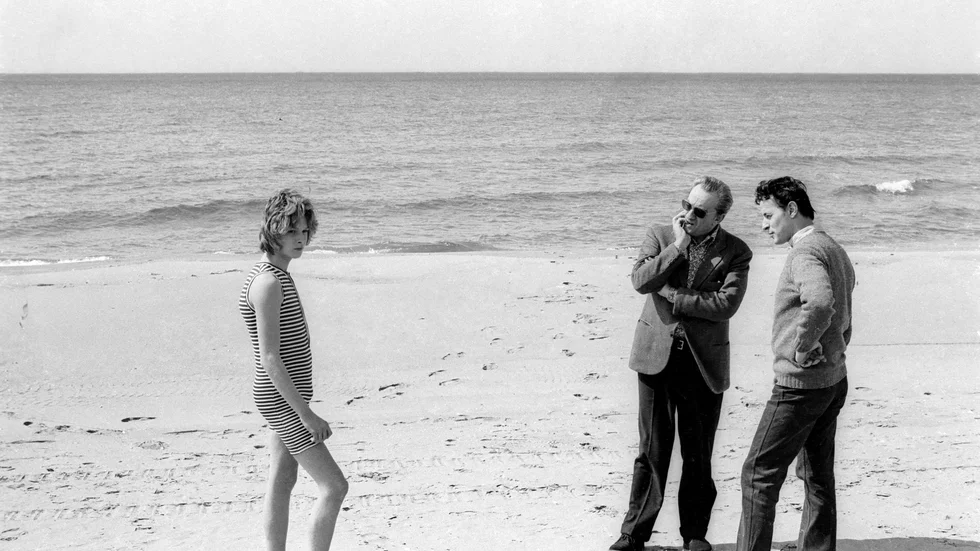 Björn Andrésen under filminspelningen av "Döden i Venedig". Regissören Luchino Visconti (mitten) presenterade honom senare som "världens vackraste pojke". Pressbild.