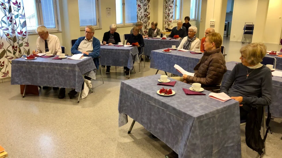 Mötet avslutades med sedvanligt goda smörgåsar och kaffe.