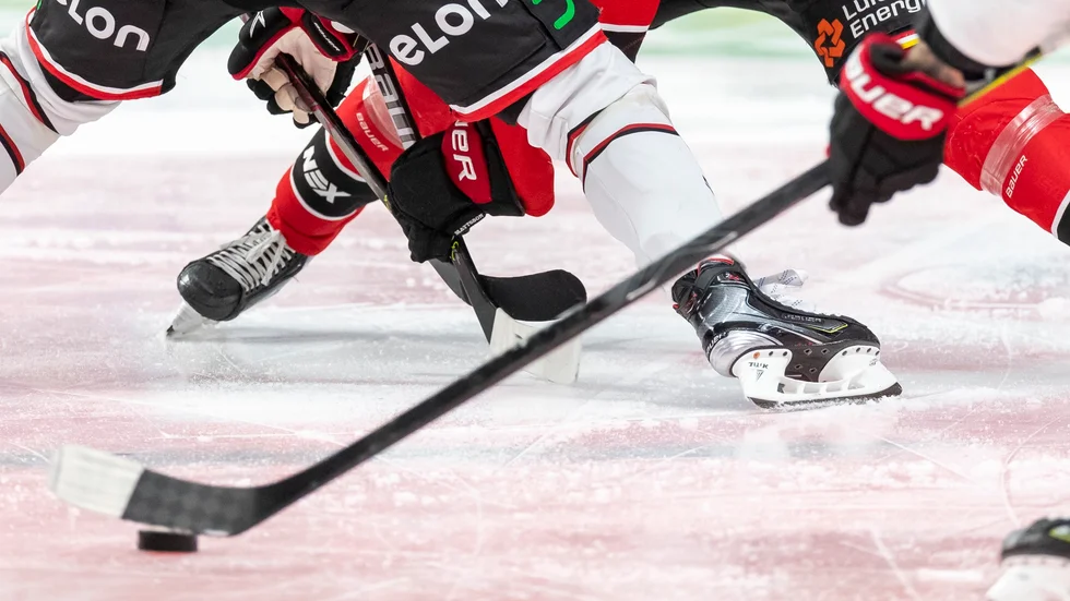 Hockeyförbundet kräver nu att hockeyettanmatcherna spelas. Arkivbild.
