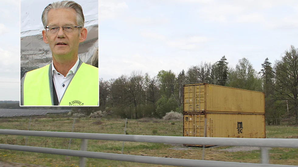 "Hade bländningen klassats som en trafikvara hade det blivit en annan lösning", säger Jon Leo Rikhardsson, vd på HSB Södermanland, om containrarna som ska hindra att bilister bländas. HSB Södermanland äger solcellsparken i Härad.