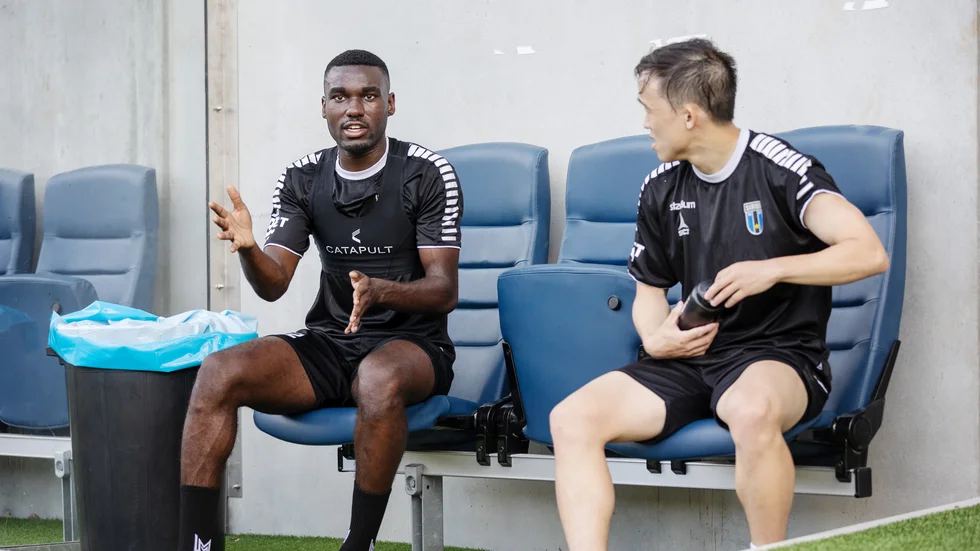 Sirius har träning på Studenternas. 
Spelare: Patrick Nwadike och Yukiya Sugita.