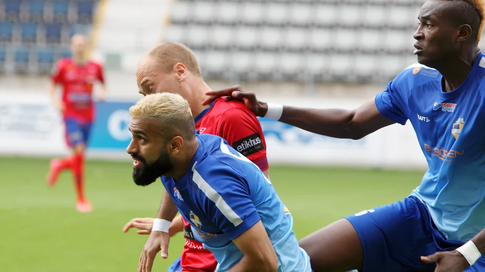 Balen Nouri gjorde ett av två mål när City tog säsongens första seger, mot Assyriska med 2-1.