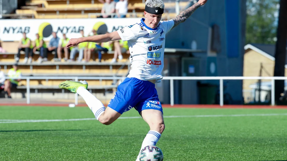 IFK Luleås Philip Rundqvist har drabbats av sin tredje hjärnskakning och har nu börjat använda huvudskydd.