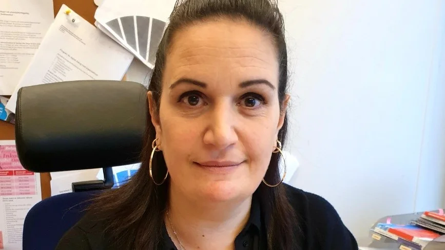 Sissi Roth, lokal ordförande för fackförbundet Kommunal anser att schemaläggning och svårigheten att få en fast tjänst påverkar intresset för yrket som undersköterska negativt.