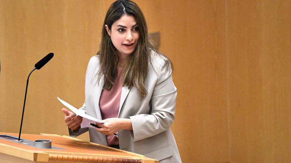 Vänsterpartiet med Nooshi Dadgostar i spetsen har siktet inställt på den fria hyressättningen vid nyproduktion av lägenheter. Att hennes argumentation inte tillhör de ärligaste och mest sanningsenliga är en helt annat sak.