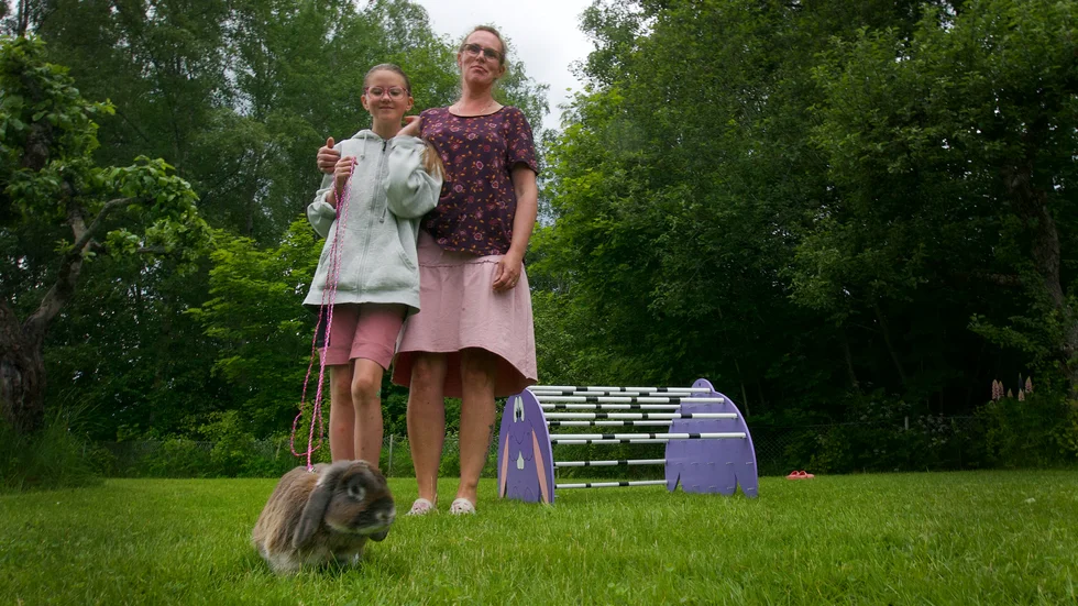 Stina Pettersson och hennes dotter Rakel Pettersson tränar och tävlar med sina kaniner på elitnivå. 