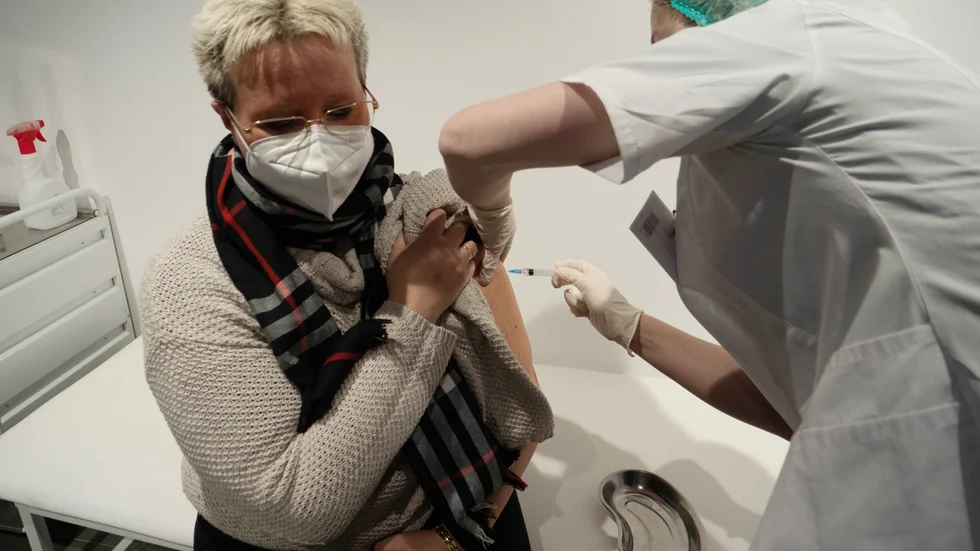 Elena Mudr, som bor i Tyskland, har rest till Moskva för att vaccinera sig mot covid-19.