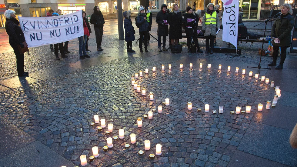 Politiker från höger till vänster vill ha kvinnojourer. Men det är få som är villiga att betala för det, skriver bland andra Joline Göttfert, distriktsordförande MUF Västerbotten.