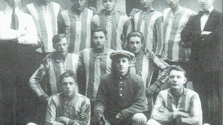 Norrfjärdens IF:s första A-lag i fotboll. Främre raden: Bertil Jonsson, Josef Lundman och Karl Lundman. Andra raden: Torsten Carlsson, Erik Larsson, Hugo Lundman. Överst från vänster: Sigvard Holmdahl, Leo Sandberg, Simon Nyström, Hjalmar Andersson, Martin Marklund, Martin Carlsson, Valdemar Larsson (lagledare).