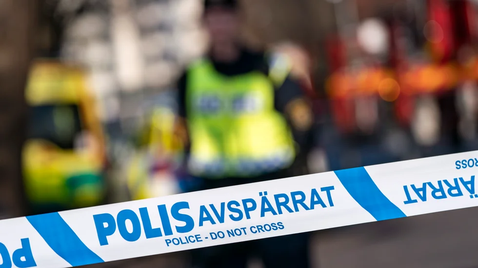 Polisen undersöker ett föremål i Bromma. Arkivbild.