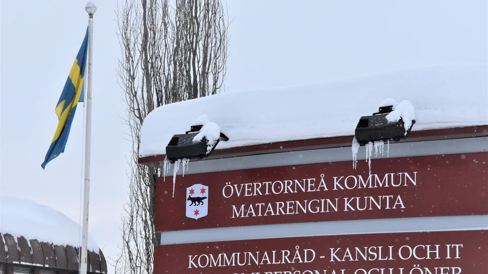 En skola i Övertorneå kommun behöver vidta åtgärder efter att en undervisningslokal drabbats av ett wc-läckage. 