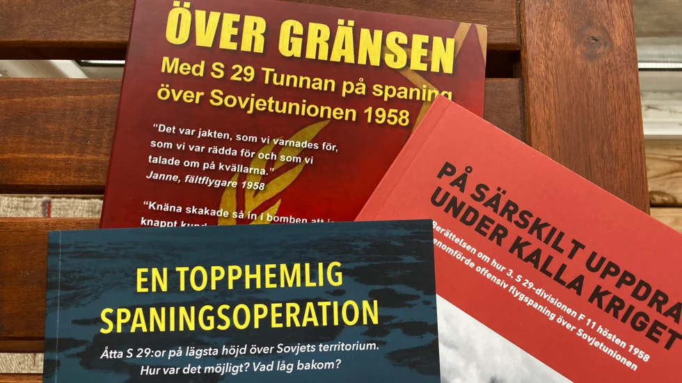 En ny bok berättar om hur F11-flygarna från Nyköping på topphemligt uppdrag flög över gränsen för att kunna hålla gränsen.