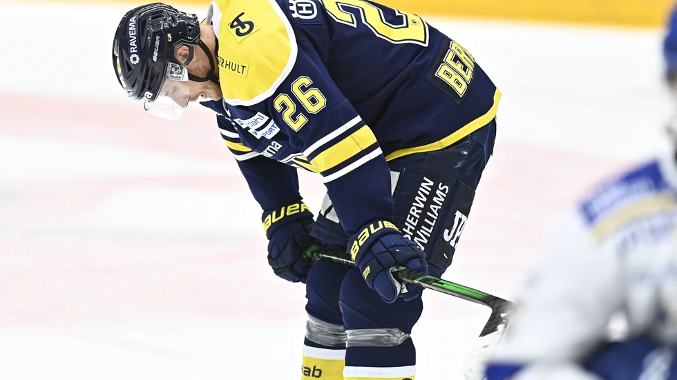 Utklassat och kvalklart. HV:s Alexander Bergström deppar under storförlusten, 0–6, hemma mot Leksand.