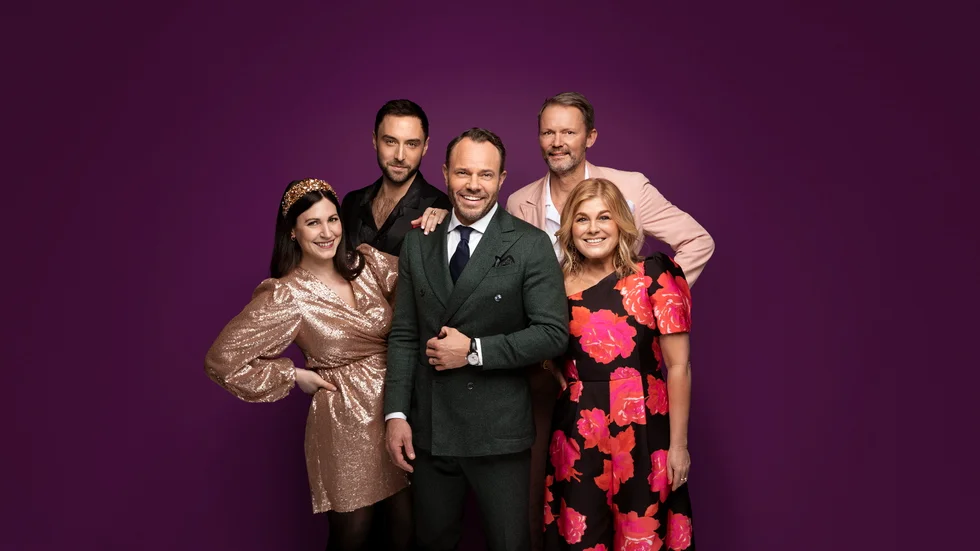 Panelen i "Masked singer": Nour el Refai, Måns Zelmerlöw, David Hellenius, Felix Herngren och Pernilla Wahlgren. Pressbild.