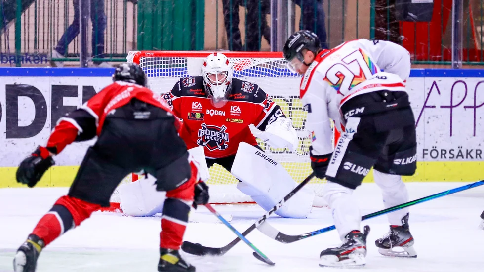 Arkivbild: Jacob Carlsson, Bodens HF, gjorde en av de svettisgaste räddningarna i svensk hockey när han höll nollan mot Vallentuna.