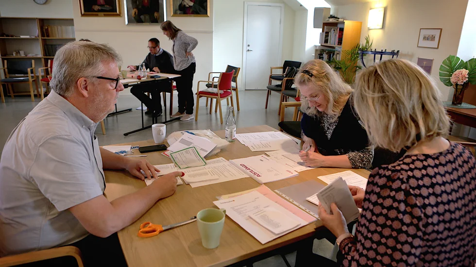 Sammanräkning på stiftskansliet. Från vänster: Hans Nilsson, Linda May Dahlström och Lena Jonsson.